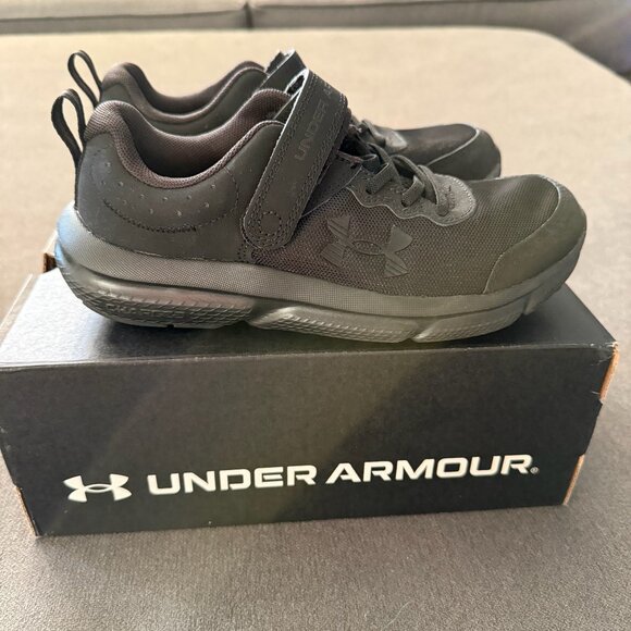 EUC Under Armour Kids Black BPS Assert 10 AC Size 3Y - Picture 6 of 8